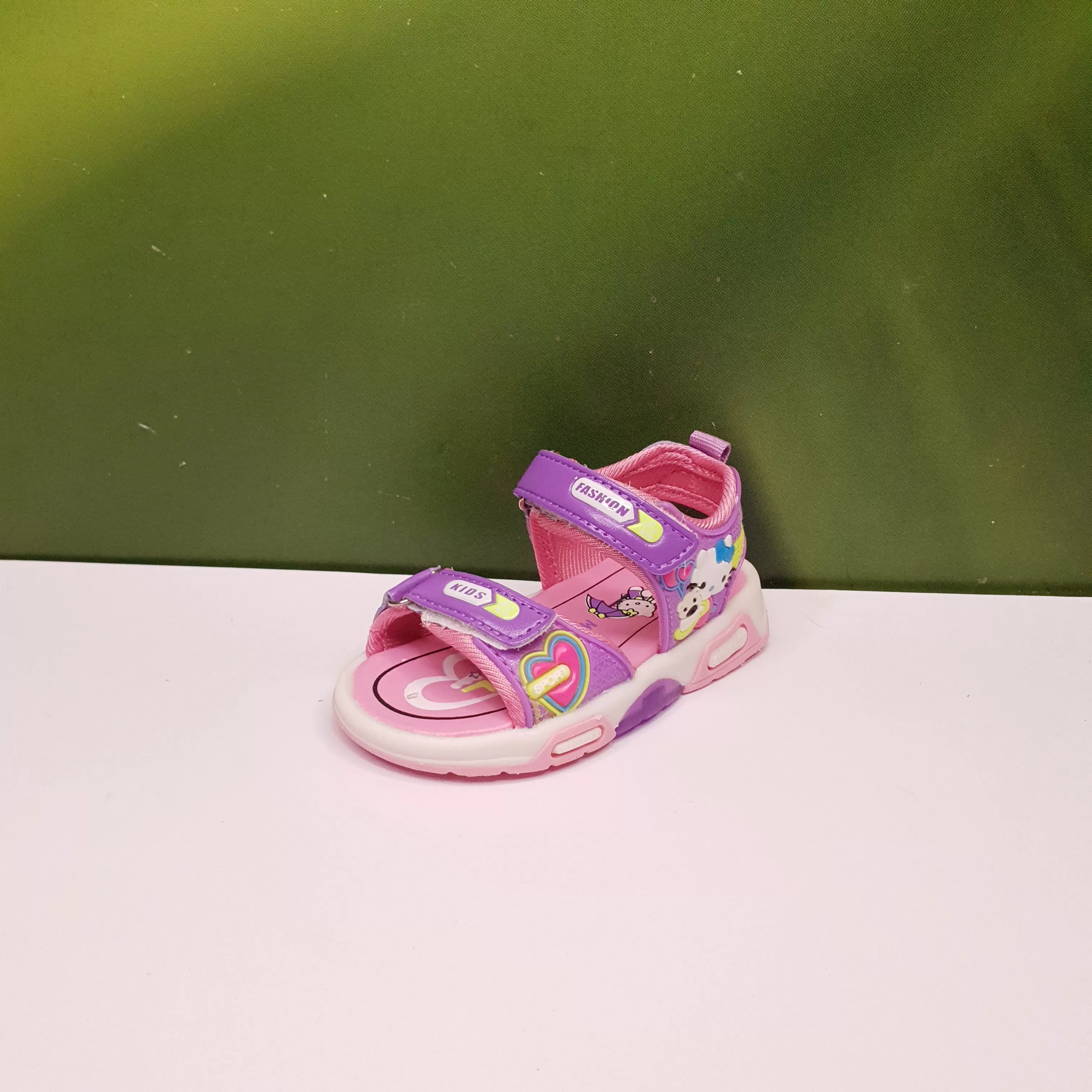 Kids Footwear 821