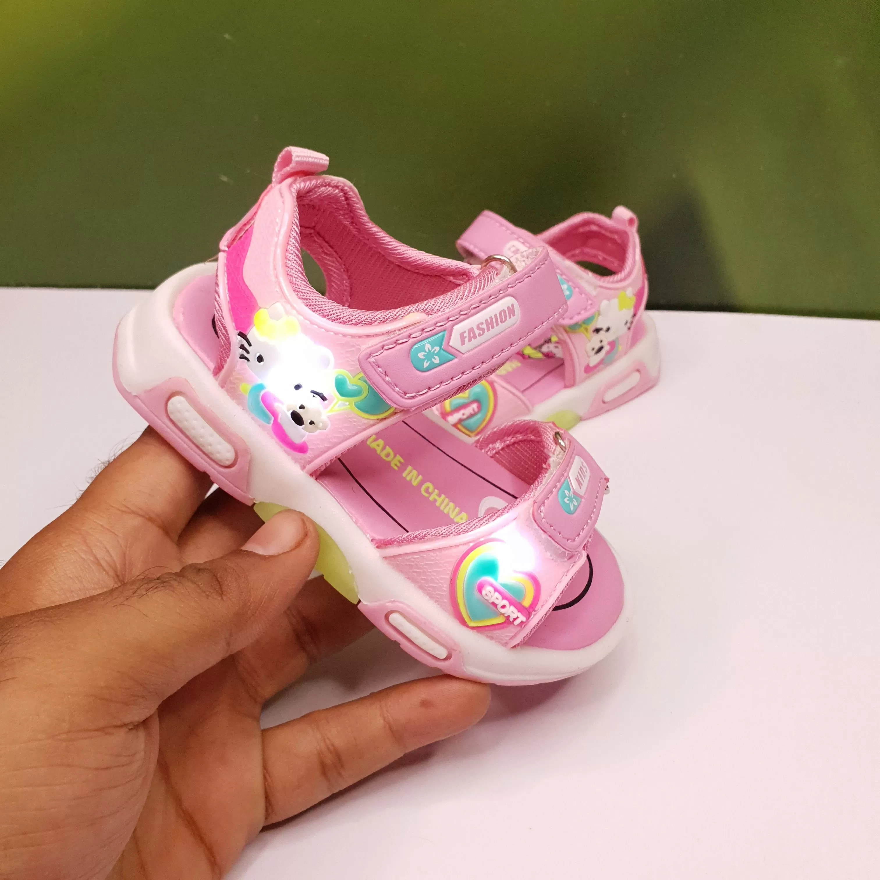 Kids Footwear 821