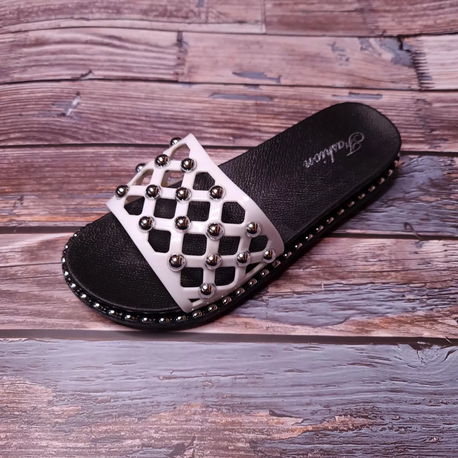 Studs Casual Slides