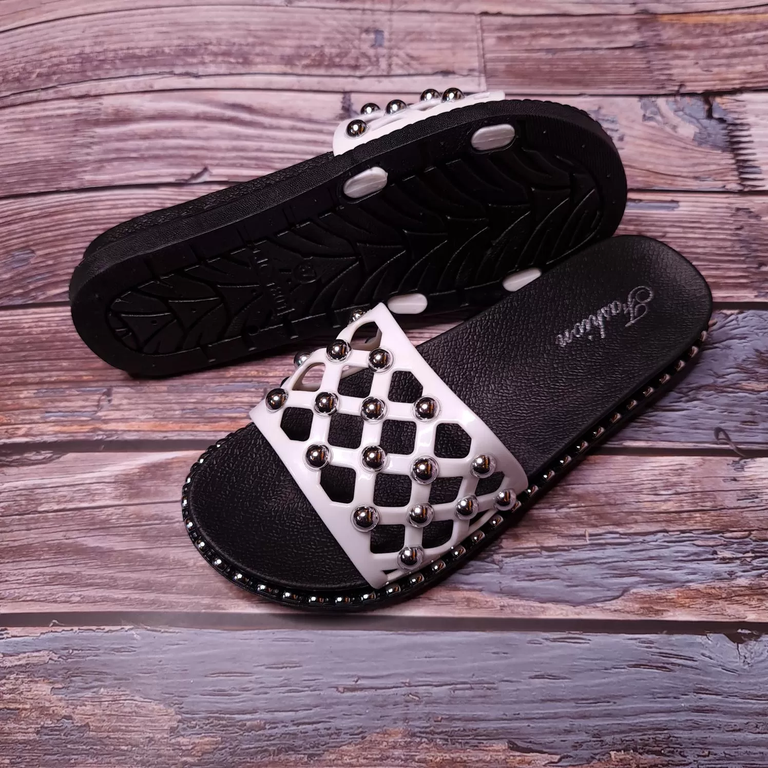 Studs Casual Slides