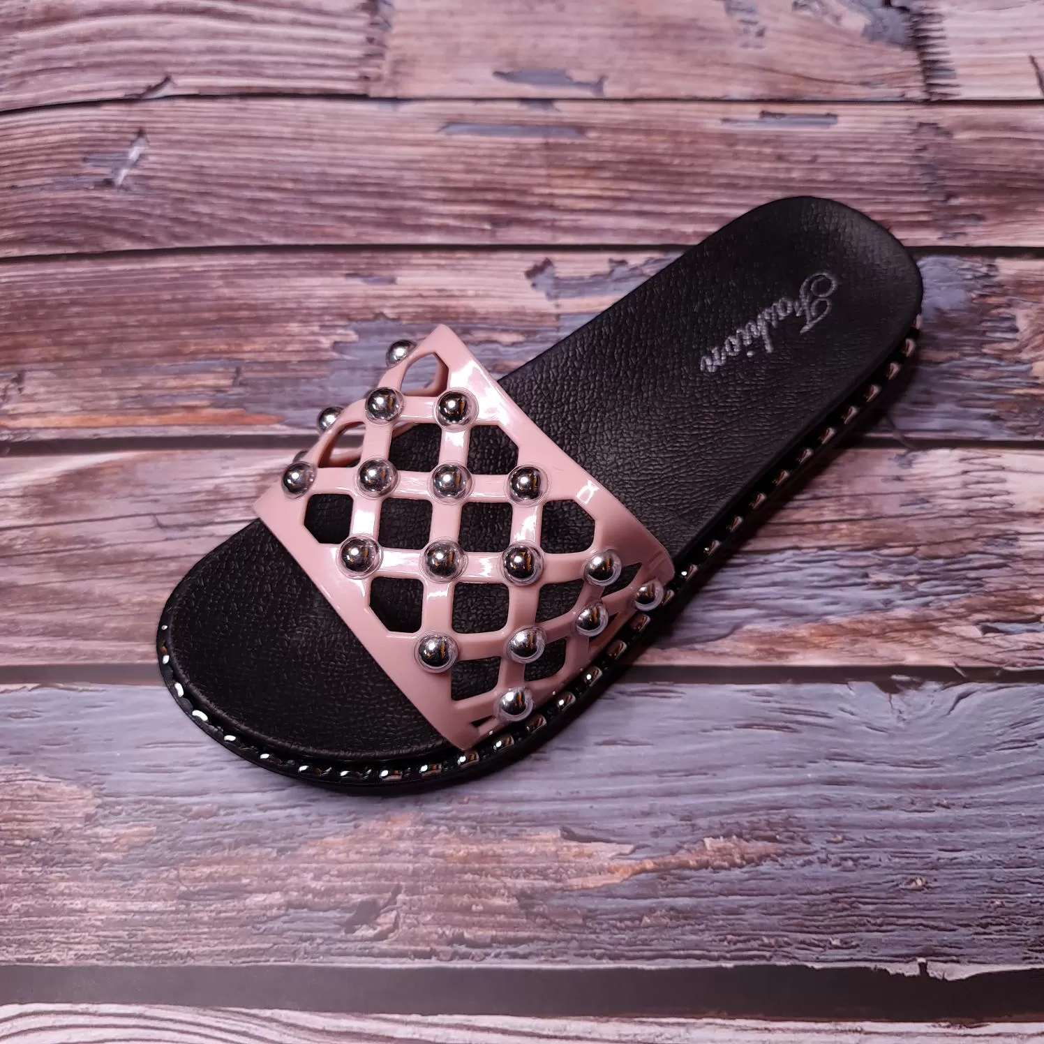 Studs Casual Slides