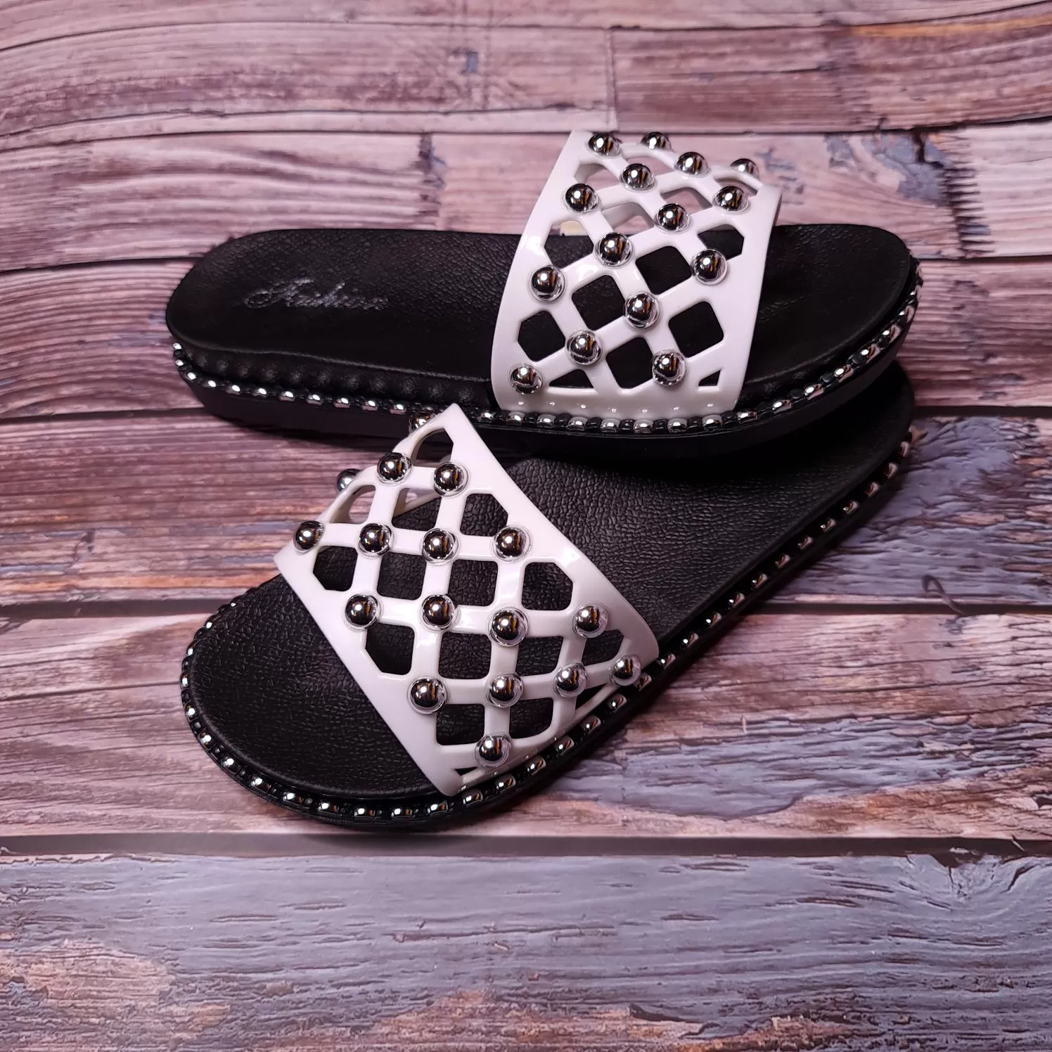 Studs Casual Slides