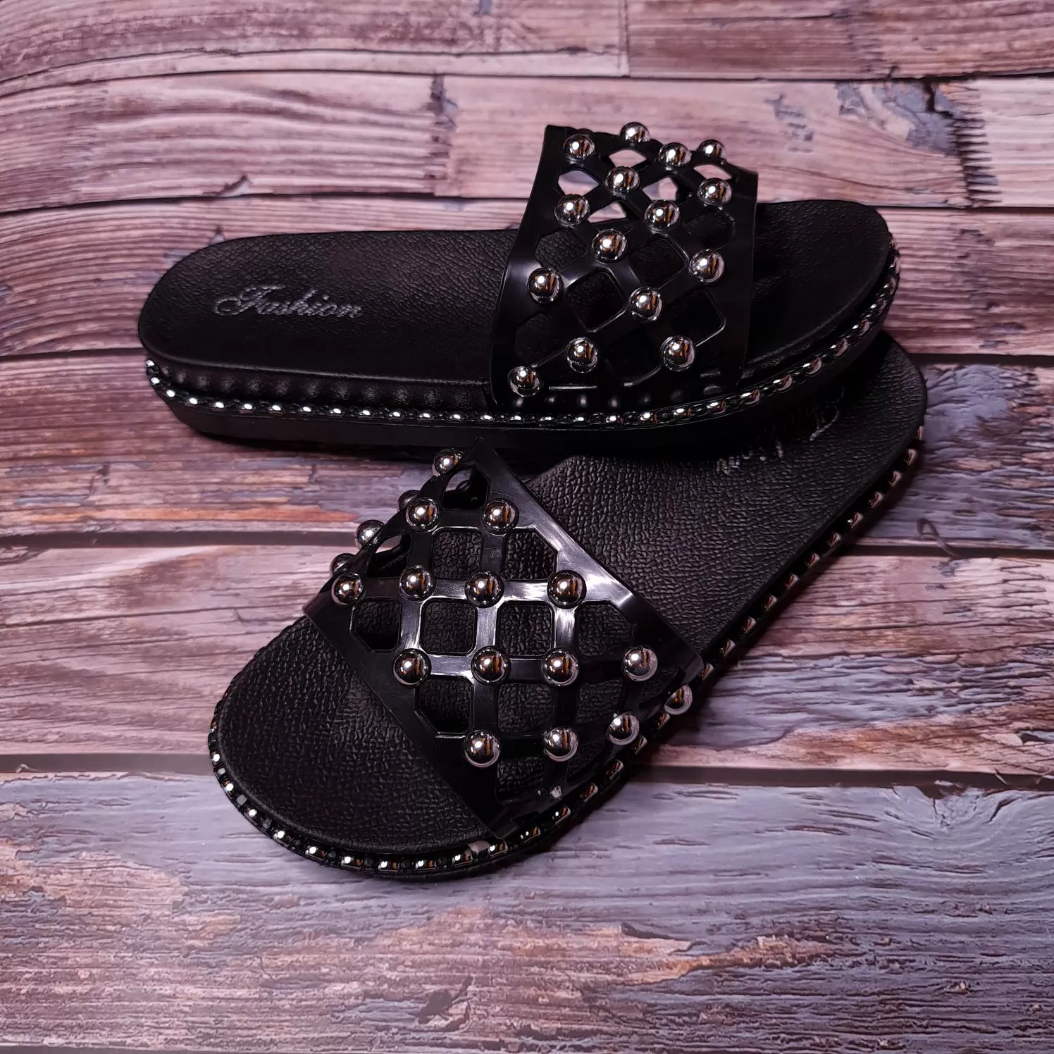 Studs Casual Slides