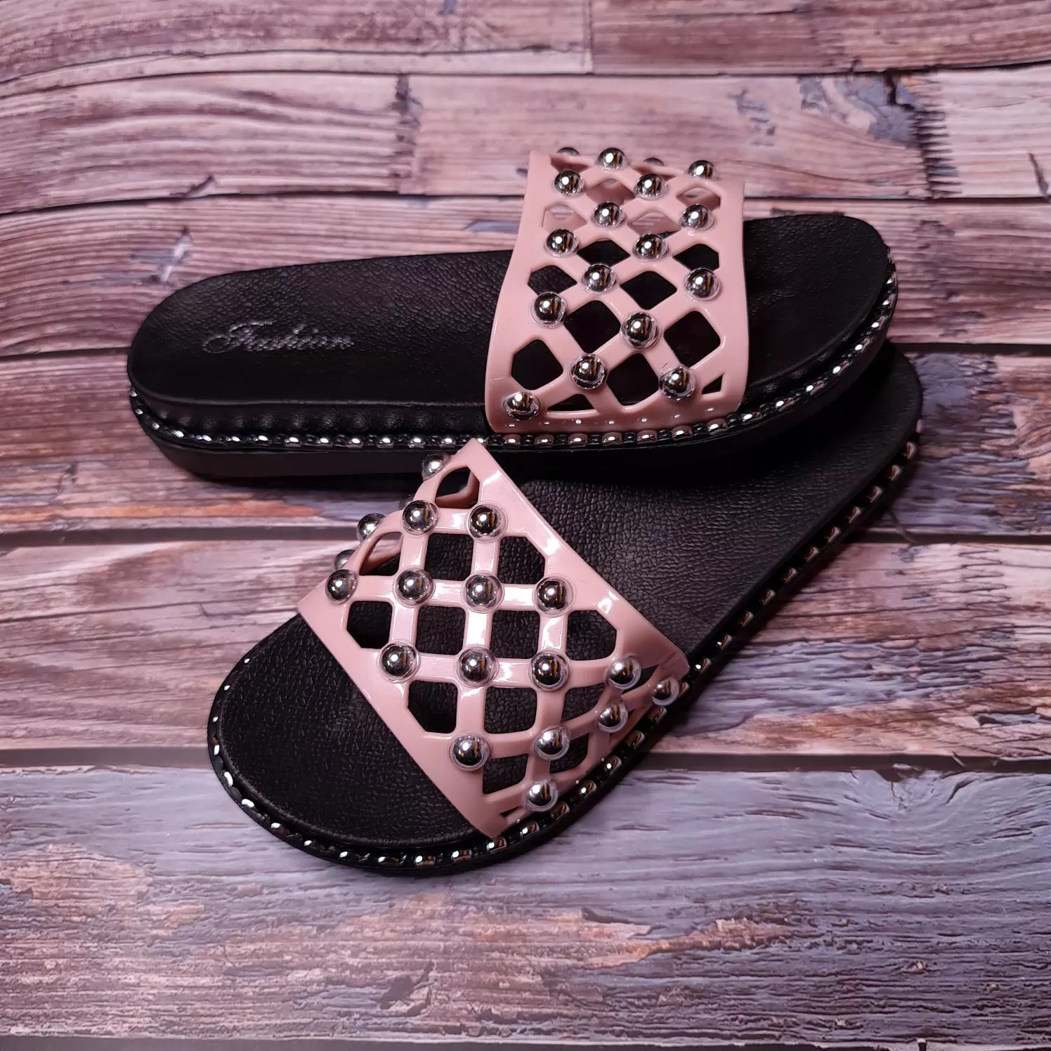 Studs Casual Slides