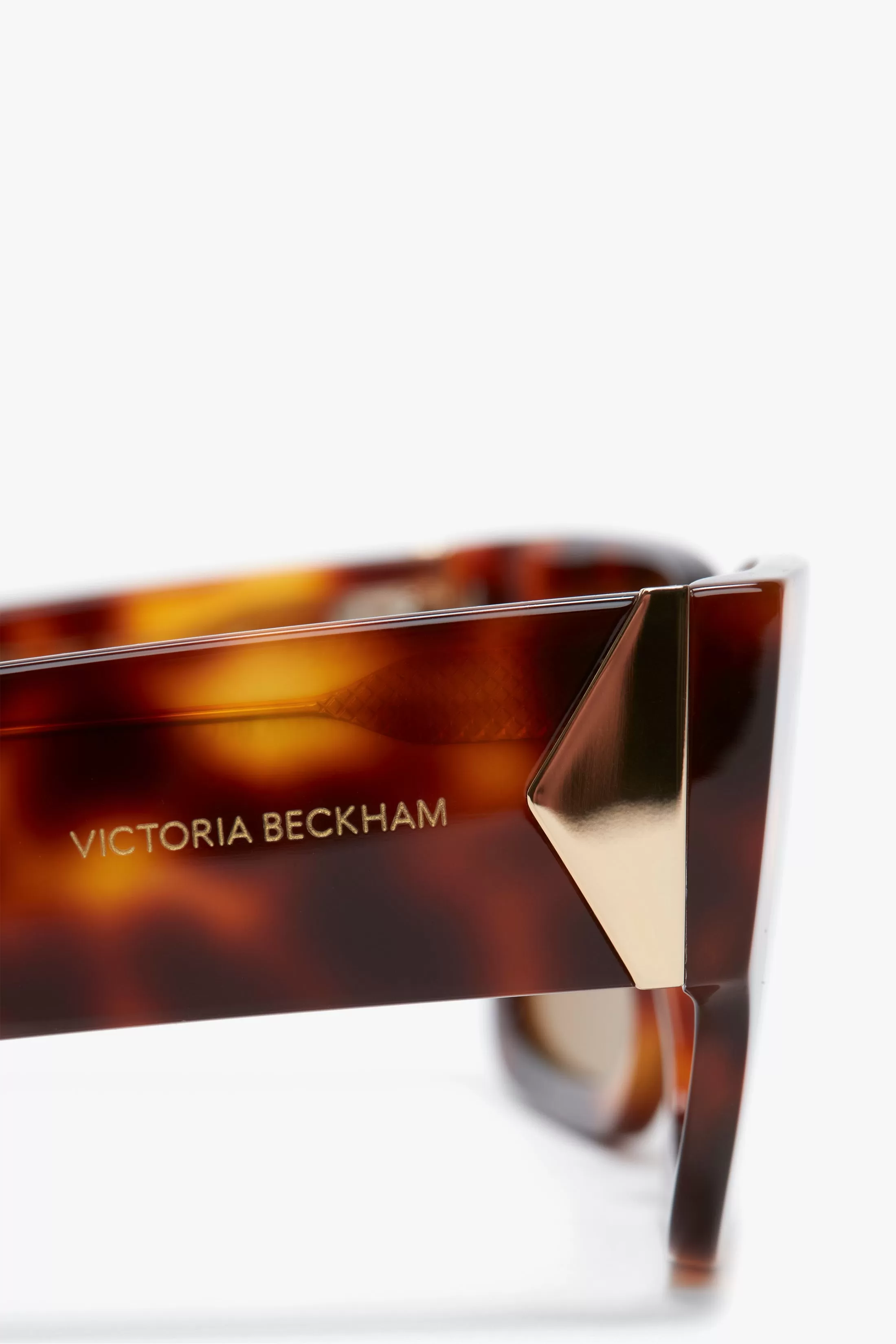 V Plaque Rectangular Frame Sunglasses In Tortoise