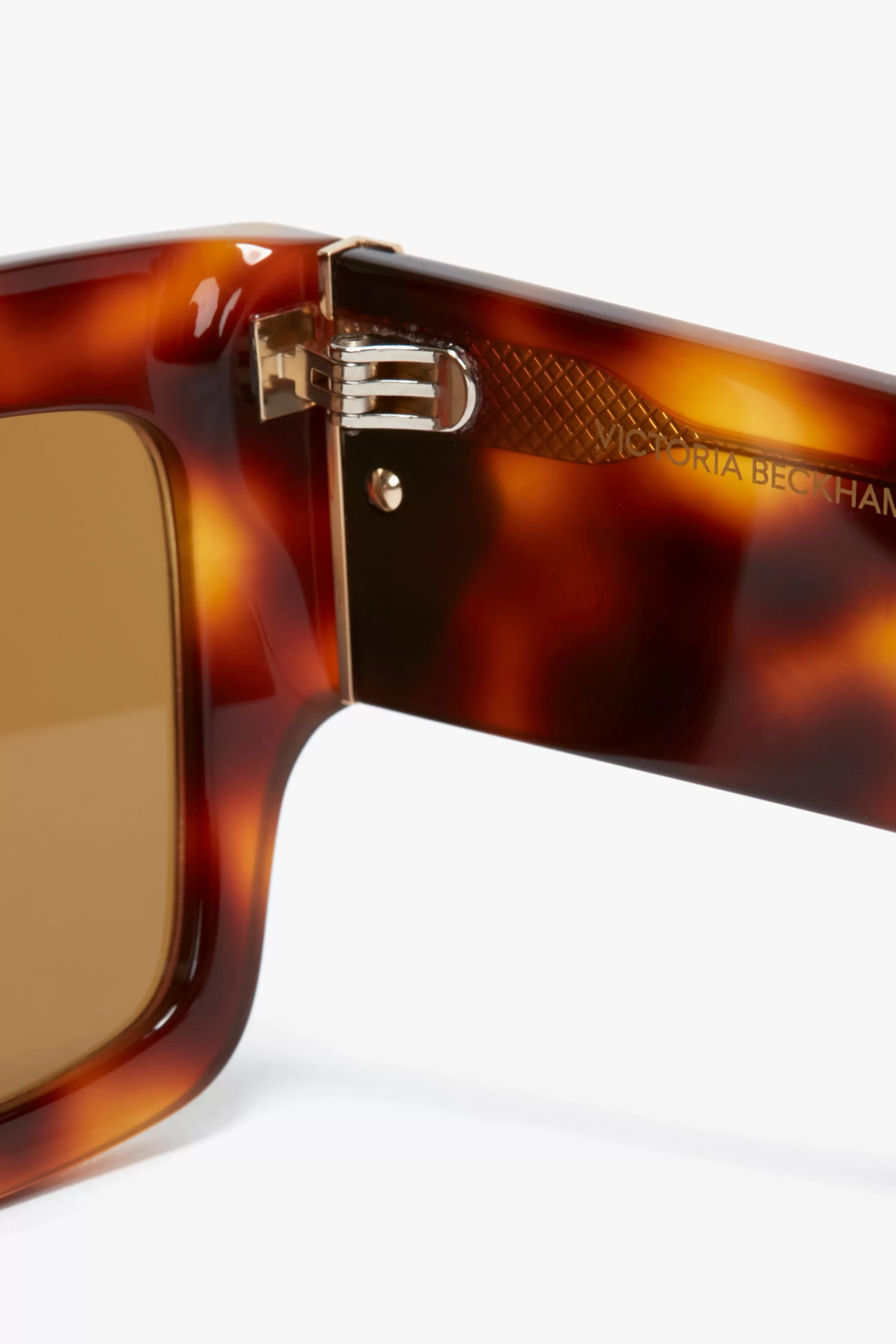 V Plaque Rectangular Frame Sunglasses In Tortoise